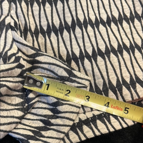 Joe Fresh Black & White Geometric Tribal Print Shorts – Size 14 - Picture 9 of 9